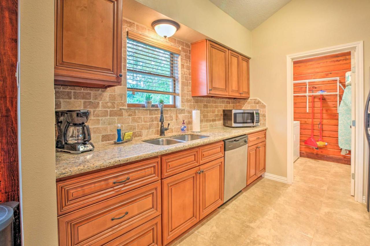 Spacious Kemah Clear Lake Home With Porch And Fire Pit Екстериор снимка