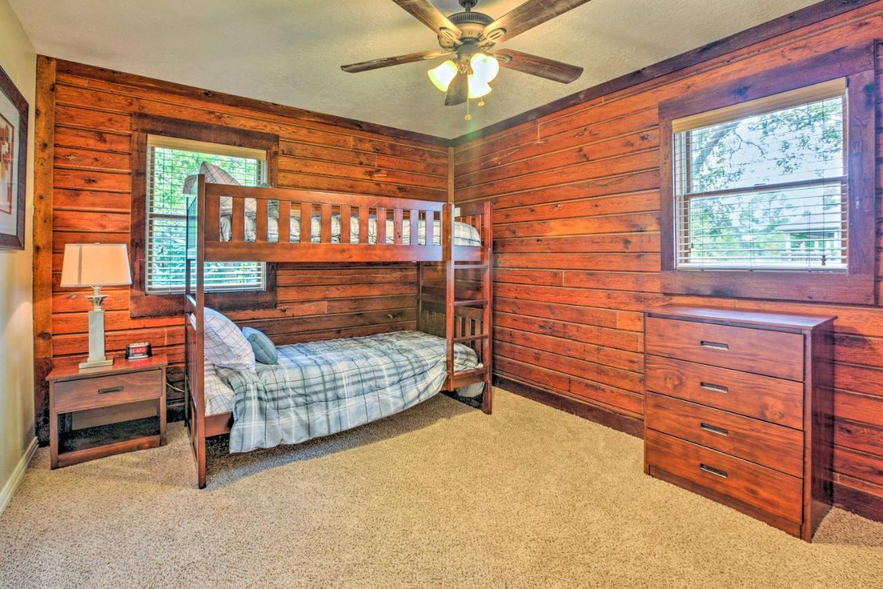 Spacious Kemah Clear Lake Home With Porch And Fire Pit Екстериор снимка