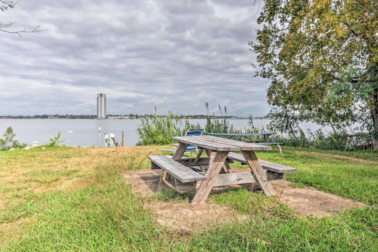 Spacious Kemah Clear Lake Home With Porch And Fire Pit Екстериор снимка